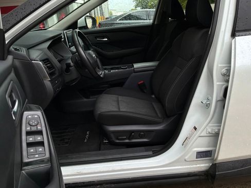 Used 2025 Nissan Rogue SV AWD/4WD image 10