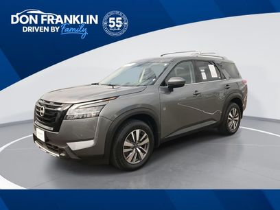 Used 2023 Nissan Pathfinder SL w/ Lighting Package (N92)