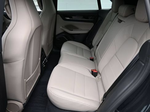 Used 2026 Porsche Macan Electric RWD image 7