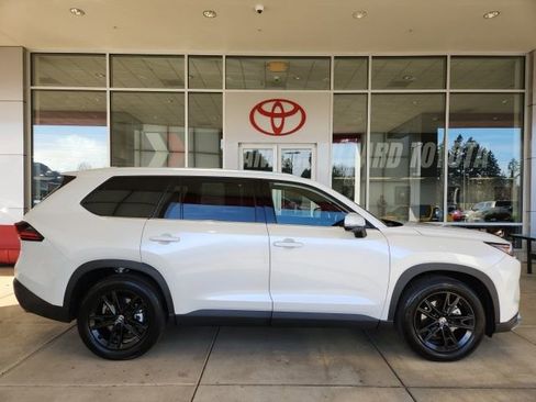 Certified 2025 Toyota Grand Highlander MAX Platinum image 3