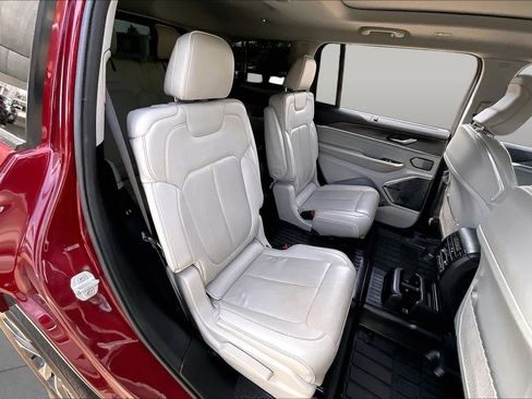 Used 2021 Jeep Grand Cherokee L Overland w/ Luxury Tech Group IV AWD/4WD image 19