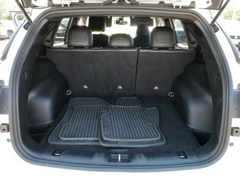 Used 2025 Jeep Compass Trailhawk AWD/4WD image 18