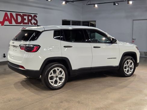 Used 2025 Jeep Compass Sport image 7
