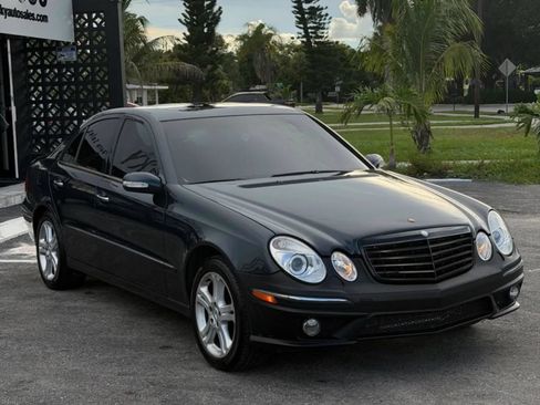 Used 2005 Mercedes-Benz E 500 4MATIC Sedan image 3