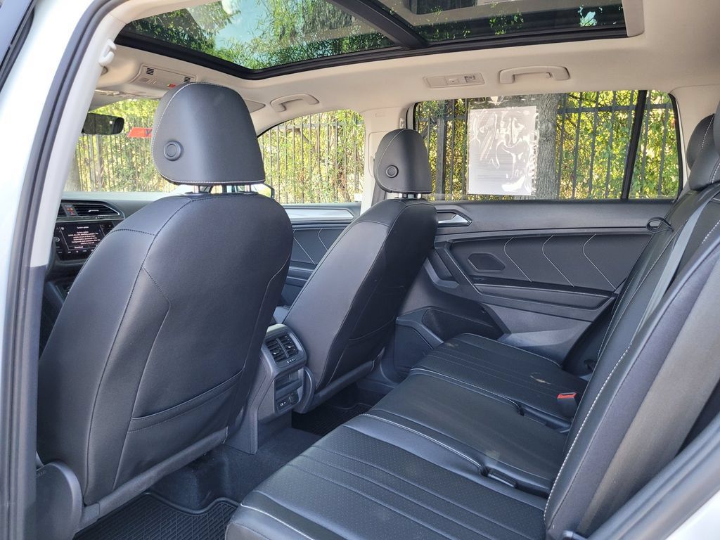 Used 2023 Volkswagen Tiguan SE AWD/4WD image 15
