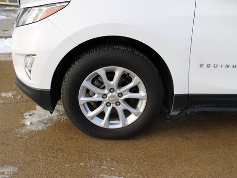 Used 2021 Chevrolet Equinox LT w/ Driver Convenience Package image 9