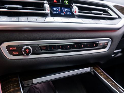 Used 2021 BMW X5 xDrive40i w/ M Sport Package image 28