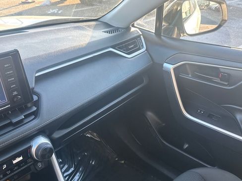 Used 2022 Toyota RAV4 LE image 28