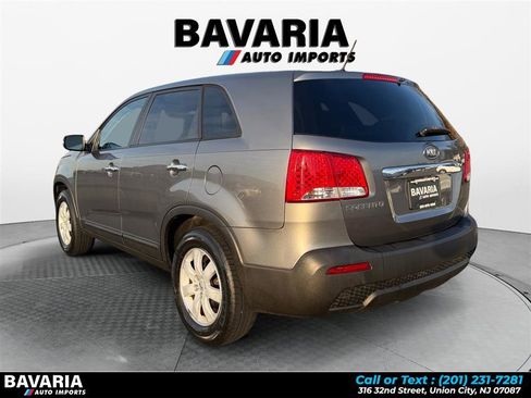 Used 2012 Kia Sorento LX w/ Third Row Pkg FWD image 3