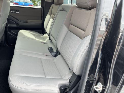 Used 2022 Nissan Frontier SV AWD/4WD image 17