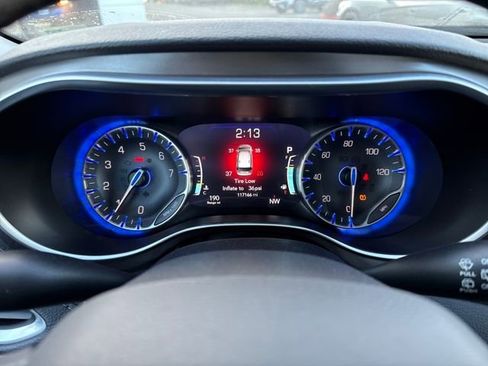 Used 2017 Chrysler Pacifica Limited w/ UConnect Theater Package image 19