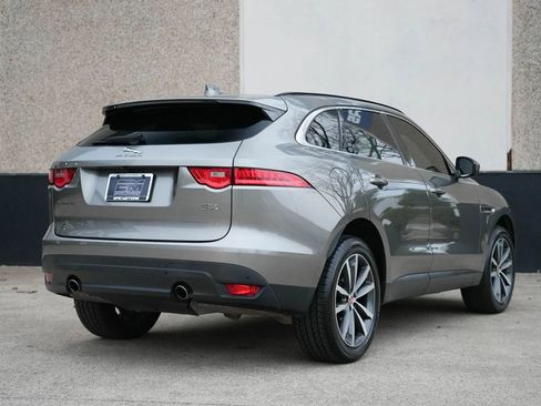 Used 2018 Jaguar F-PACE Prestige image 14