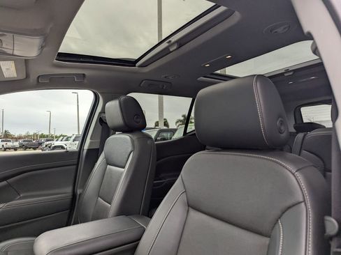 Used 2023 GMC Acadia SLT w/ Elevation Edition image 24