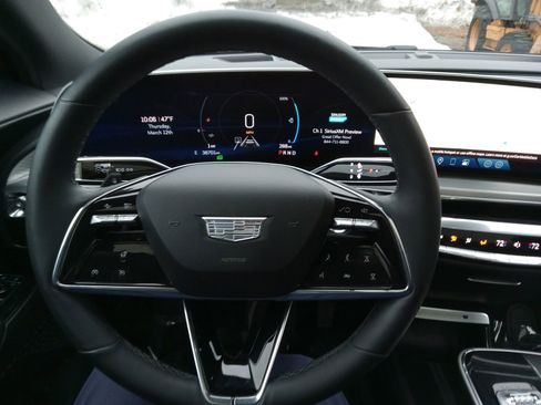 Used 2024 Cadillac Lyriq Sport image 13