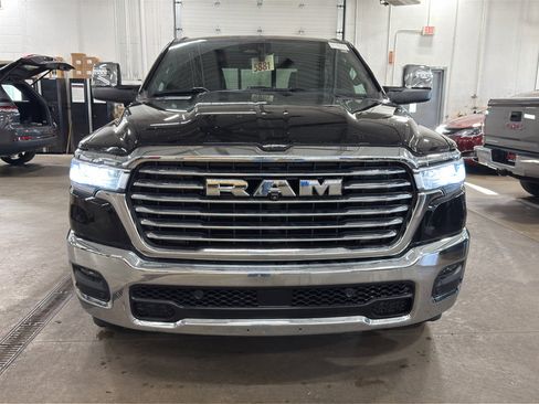 Used 2025 RAM 1500 Laramie w/ Advanced Safety Group II AWD/4WD image 3