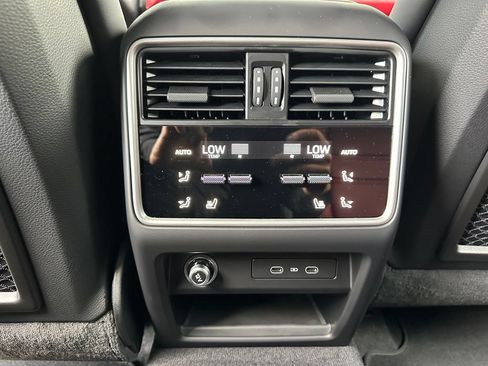 Certified 2026 Porsche Cayenne E-Hybrid Coupe AWD/4WD image 42