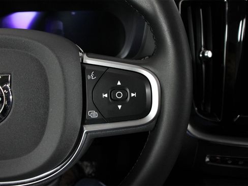 Certified 2025 Volvo XC60 B5 Core image 11