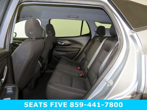 Used 2023 GMC Terrain SLE w/ Driver Convenience Package image 9