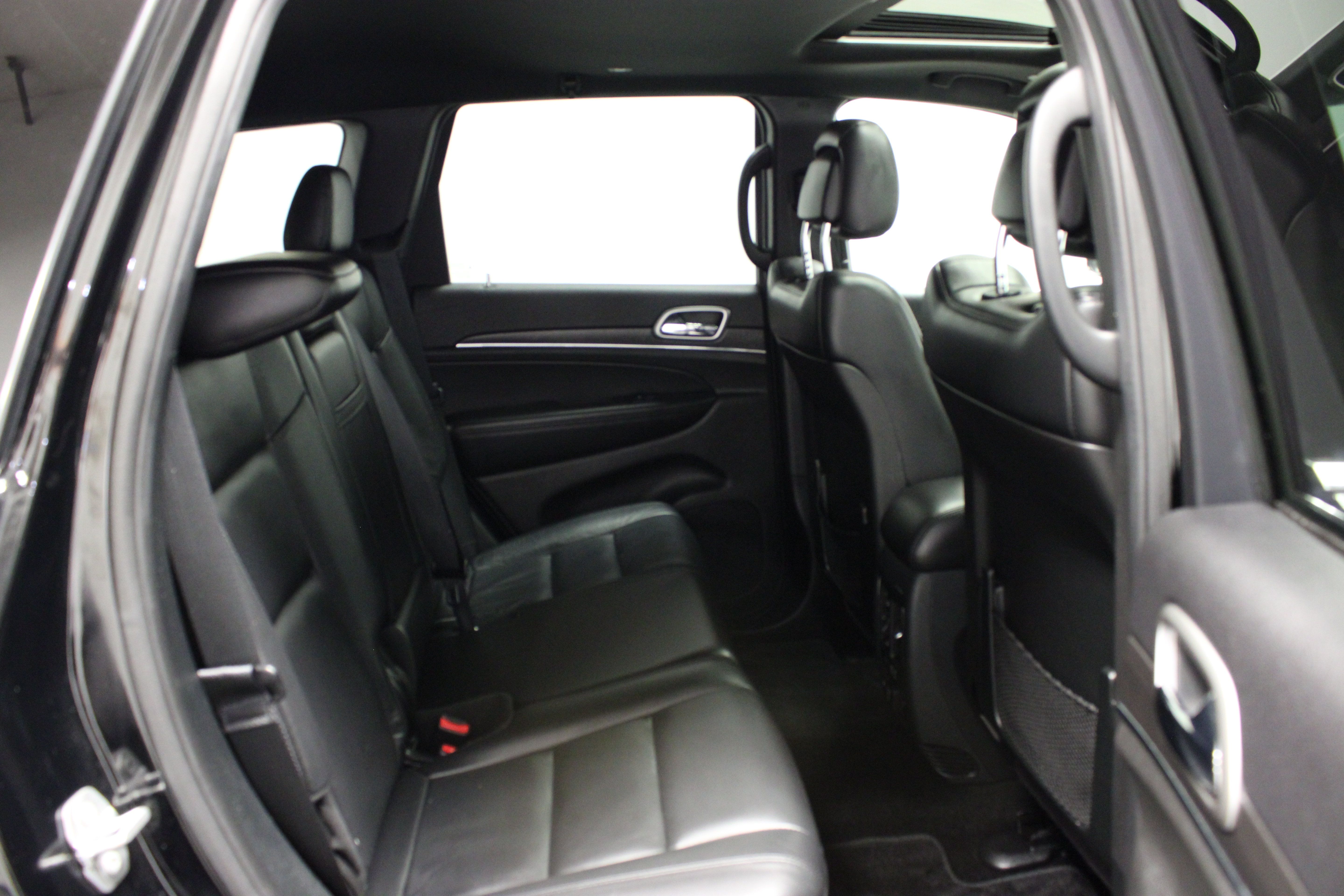 Used 2018 Jeep Grand Cherokee Limited AWD/4WD image 16
