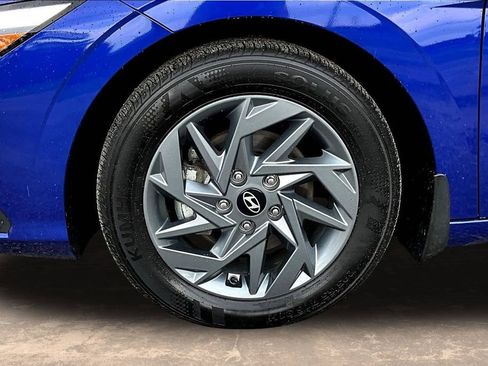Used 2024 Hyundai Elantra Blue FWD image 36