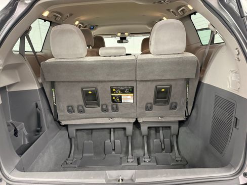 Used 2020 Toyota Sienna LE FWD image 5
