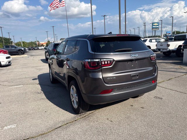 Used 2023 Jeep Compass Sport AWD/4WD image 7
