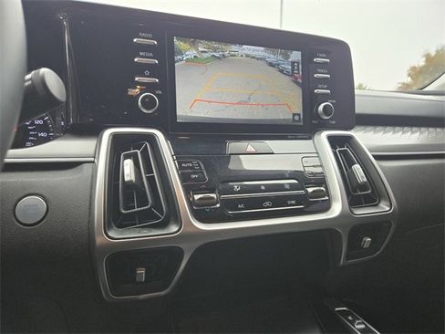 Used 2021 Kia Sorento S image 18