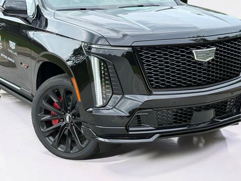 New 2026 Cadillac Escalade ESV V w/ LPO, ONYX Package AWD/4WD image 6