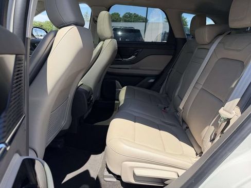 Used 2022 Lincoln Corsair AWD w/ Premium Package image 11