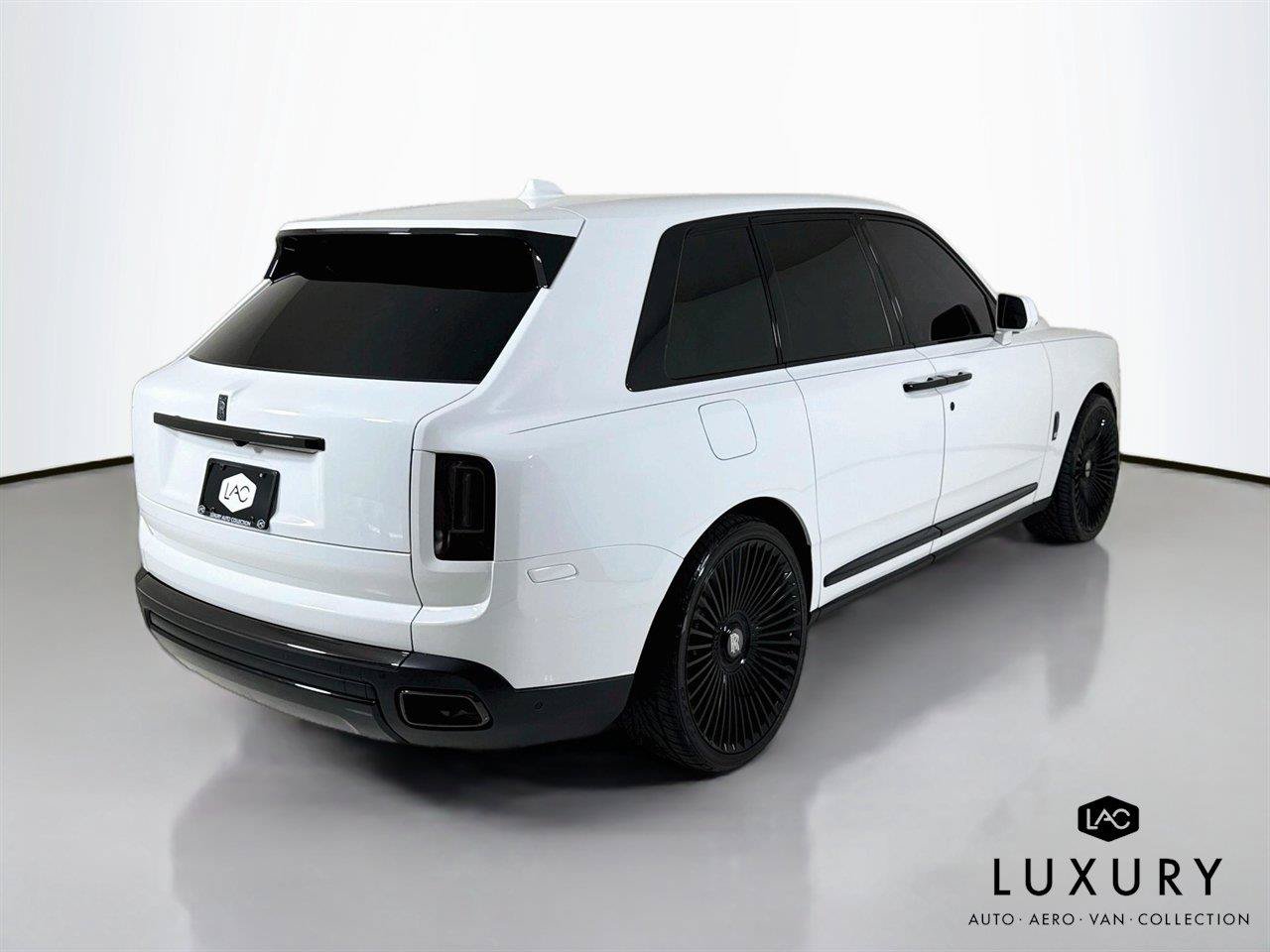 Used 2023 Rolls-Royce Cullinan Black Badge w/ Dark Exterior Package AWD/4WD image 5