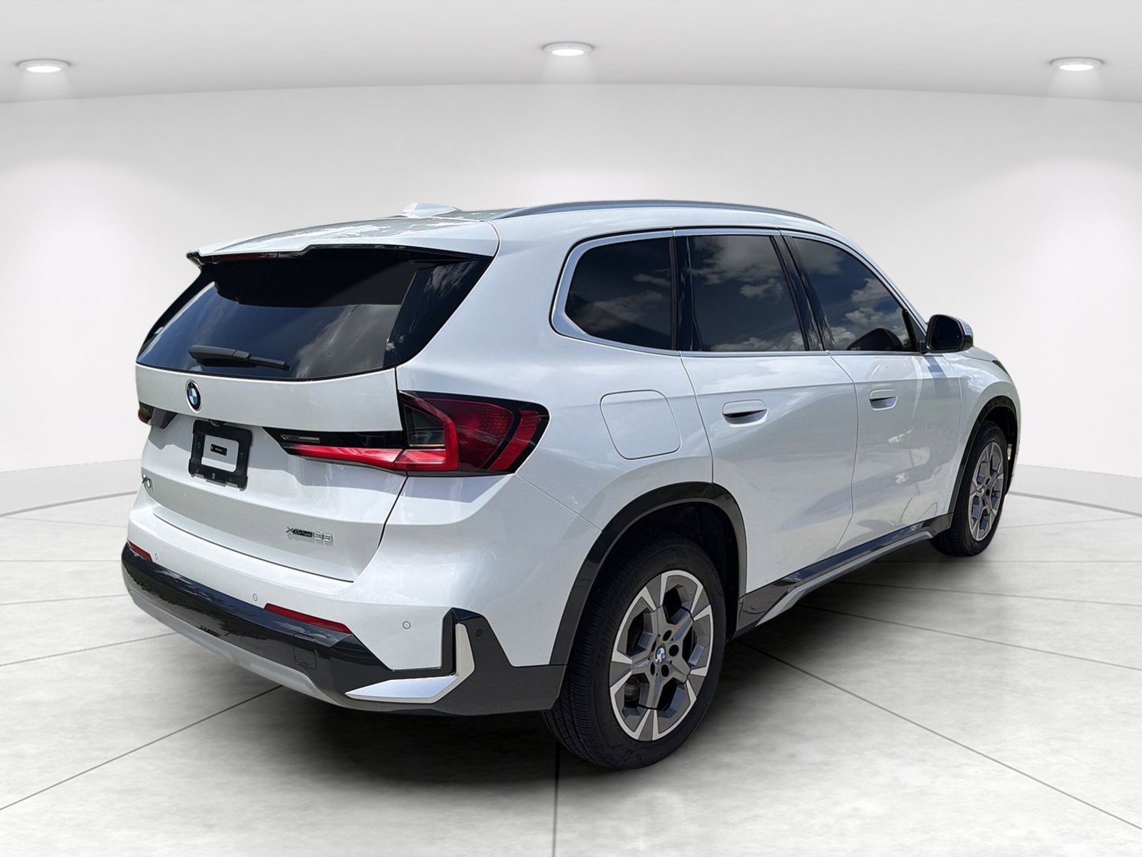 Used 2024 BMW X1 xDrive28i AWD/4WD image 4