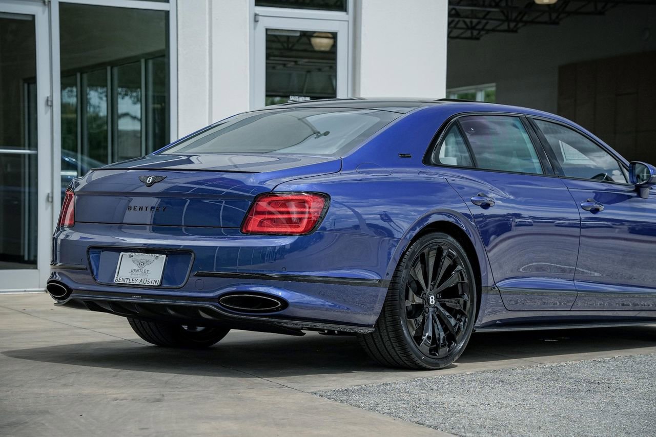 Used 2025 Bentley Flying Spur Plug-In Hybrid AWD/4WD image 10