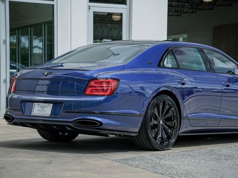 New 2025 Bentley Flying Spur Plug-In Hybrid AWD/4WD image 10