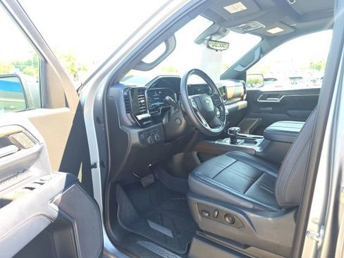 Used 2023 Chevrolet Silverado 1500 High Country AWD/4WD image 16