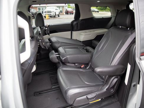 Used 2023 Kia Carnival SX Prestige FWD image 24