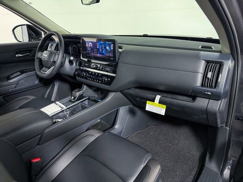 New 2026 Nissan Pathfinder SL image 9