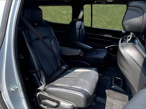 Used 2024 Jeep Wagoneer Series III image 25