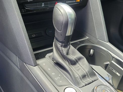 Used 2022 Volkswagen Atlas SEL R-Line image 26