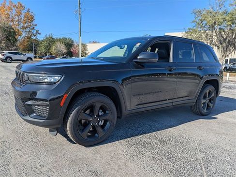 Used 2023 Jeep Grand Cherokee Altitude image 8