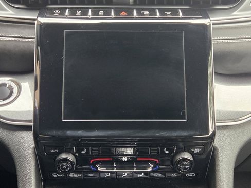 Used 2023 Jeep Grand Cherokee Altitude AWD/4WD image 25