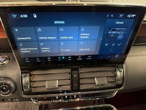 Certified 2022 Lincoln Navigator Reserve AWD/4WD image 10