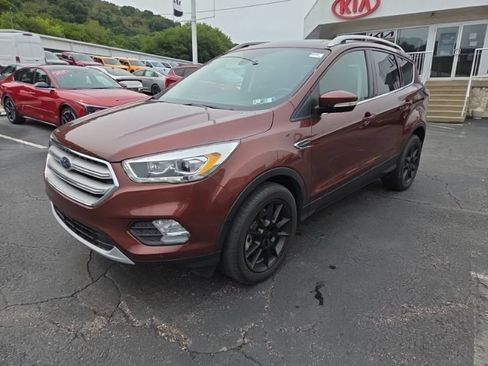 Used 2018 Ford Escape Titanium AWD/4WD image 3