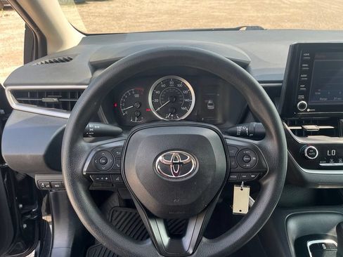 Used 2022 Toyota Corolla LE FWD image 21