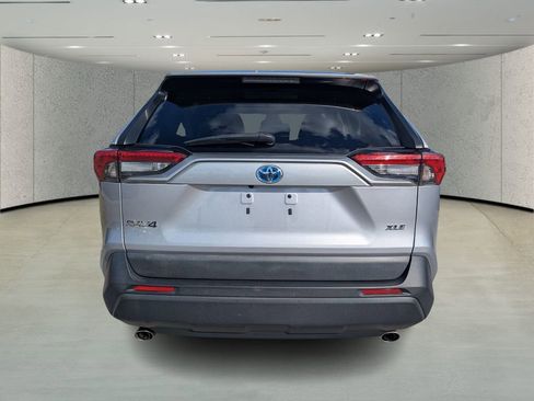 Used 2022 Toyota RAV4 XLE w/ Convenience Package image 4