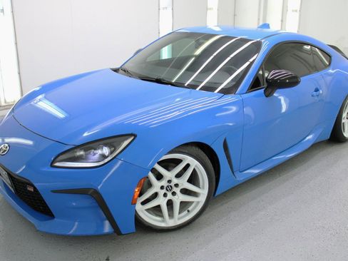 Used 2022 Toyota GR86 RWD image 2