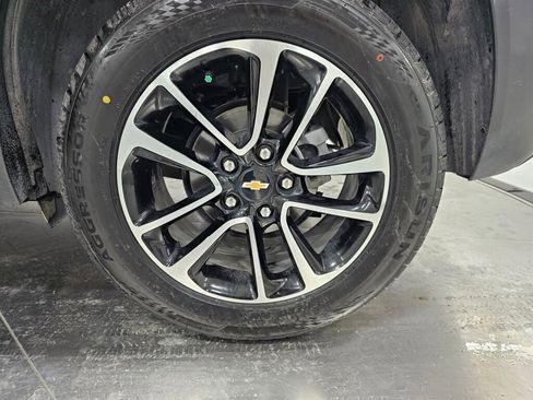 Used 2025 Chevrolet TrailBlazer LT AWD/4WD image 9