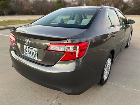 Used 2014 Toyota Camry LE image 6