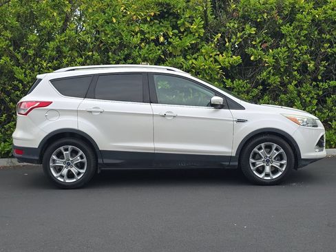 Used 2016 Ford Escape Titanium w/ Equipment Group 301A AWD/4WD image 3