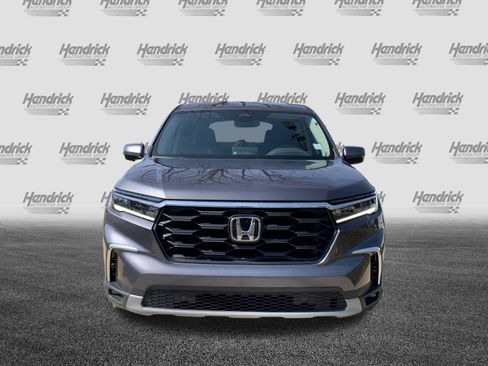 Used 2025 Honda Pilot EX-L image 3