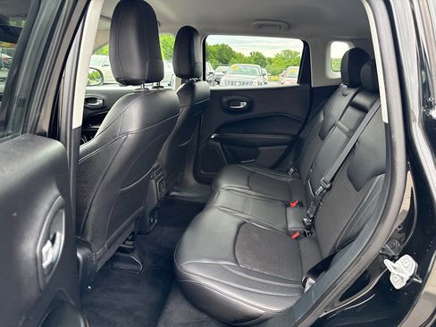 Used 2018 Jeep Compass Latitude w/ Cold Weather Group AWD/4WD image 10